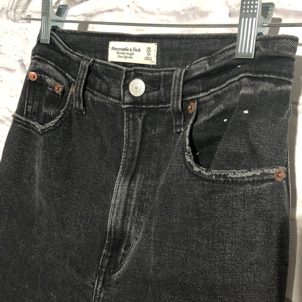 Abercrombie & Fitch Distressed Black Skinny Jeans NWOT size 25 0r
